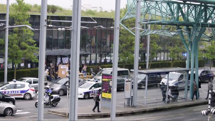 Évacuation de la DIRECCTE d'Hérouville par la police le 12 mai 2016