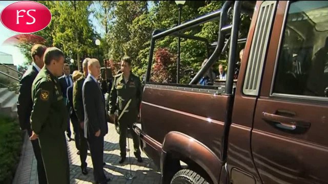 Генерал оторвал ручку УАЗ Патриот при демонстрации Владимиру Путину