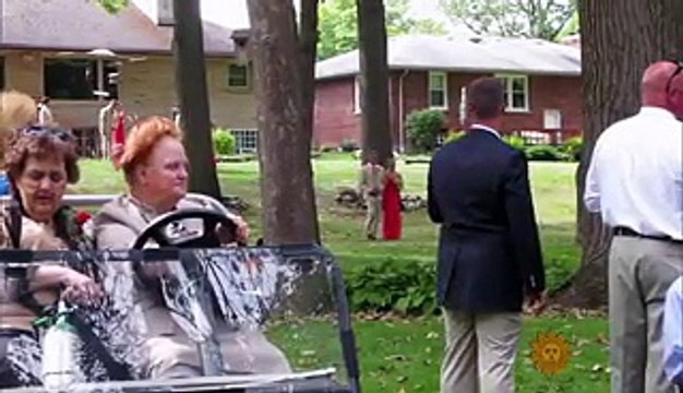 Mentre Porta La Sposa All'altare il Padre Si Blocca E Prende Per Mano Un Uomo: La Ragione è Incredibile