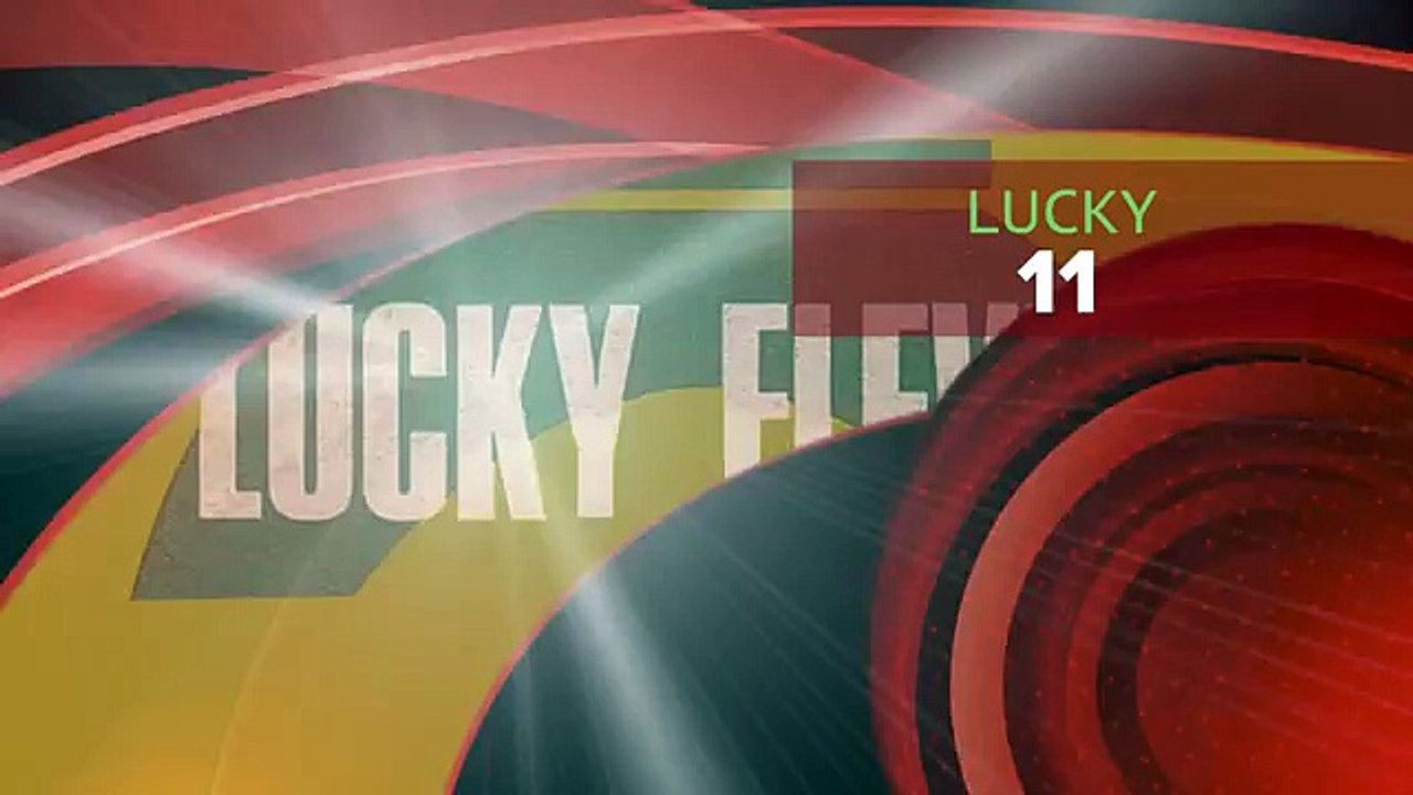 Il gatto aspetta il postino sul davanzale della finestra. Ciò che fa quando lo vede è troppo forte!