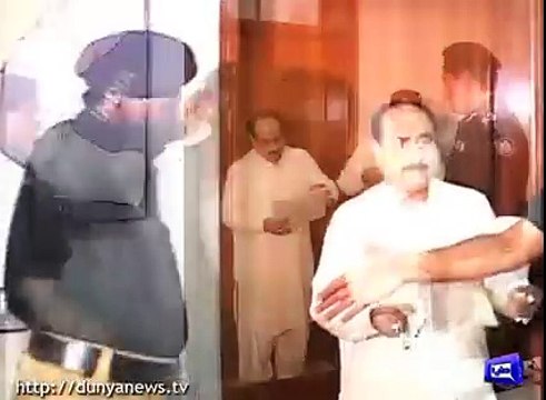 Police officer slipped feet salute۔۔۔very fuuny