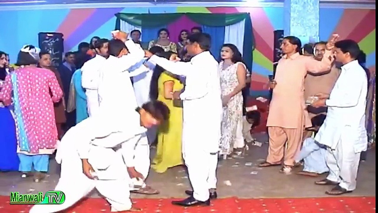 Beautiful Girl Dance_Mujra In a Wedding_Shadi 2016 Full HD Exclusive