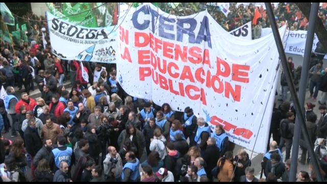 Universidades estatales argentinas se movilizan contra el ajuste