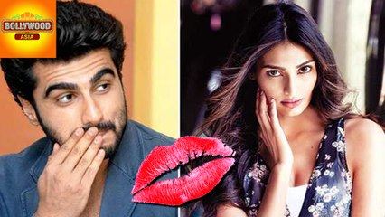Arjun Kapoor And Athiya Shetty Spotted KISSING? | Bollywood Asia