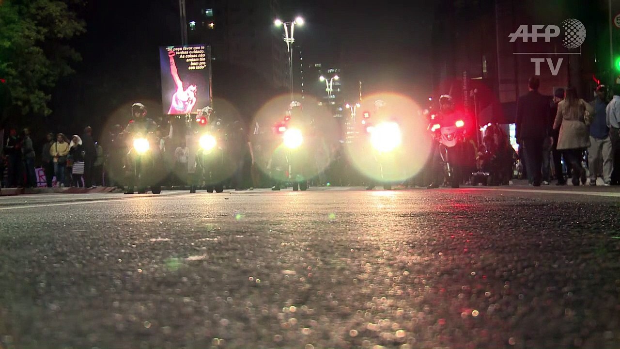 Manifestantes anti-impeachment protestam em SP
