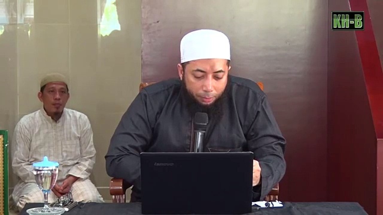 Ustad Khalid Basalamah - Apakah Betul Bahwa Rasulullah SAW Tidak Memerintahkan Menempel Kaki Saat Shalat