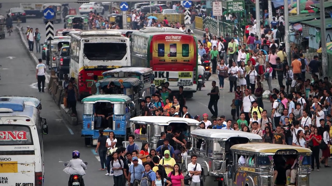 Les routes les plus folles du monde... en voiture !