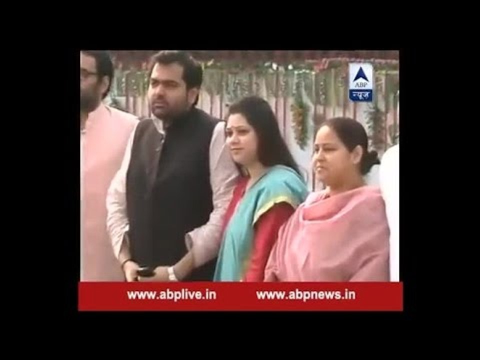 Lalu Yadav's family arrives for Nitish Kumar's...
