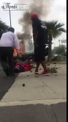 Il risque sa vie pour extraire un homme d'une voiture en feu