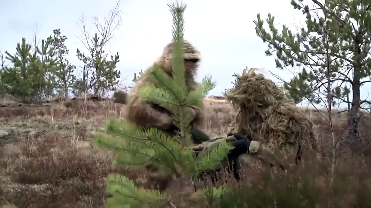 US Military Snipers - US Soldier Shooting the Monstrously Powerful US .50 Sniper Rifle & Barrett M10