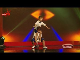 Những màn trình diễn xuất sắc nhất của hai thần đồng xiếc 4 tuổi Minh Quang Minh Nhật.