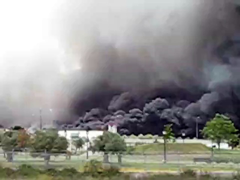 VÍDEO: Incendio en cementerio de neumáticos de...