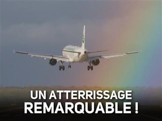 Incroyable : un avion atterrit au bout d'un arc-en-ciel
