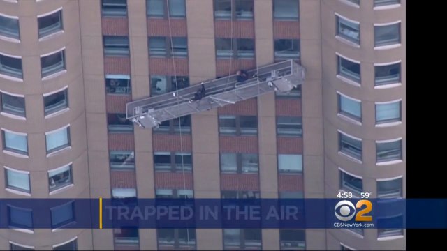 Deux laveurs de vitres coincés au 17e étage d'un immeuble