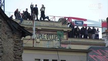 Loi travail: grande échelle et nacelle volante pour déloger des opposants à Rennes