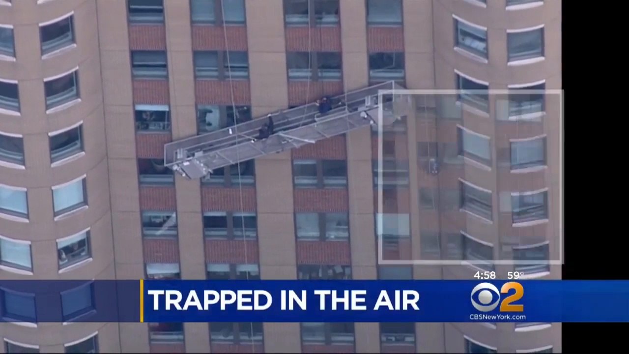 Deux laveurs de vitres coincés au 17e étage