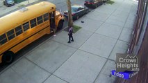Des enfants mettent le feu à un bus scolaire devant une école juive !