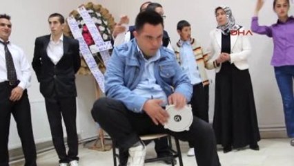 Isparta Engelliler İşaret Diliyle 'Sev Kardeşim' Dedi