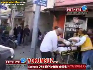 Ambulansa Bindirilirken Kameramana Flash Çakan Adam