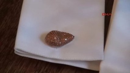 Begüm Khan Kol Düğmeleri Paris?te