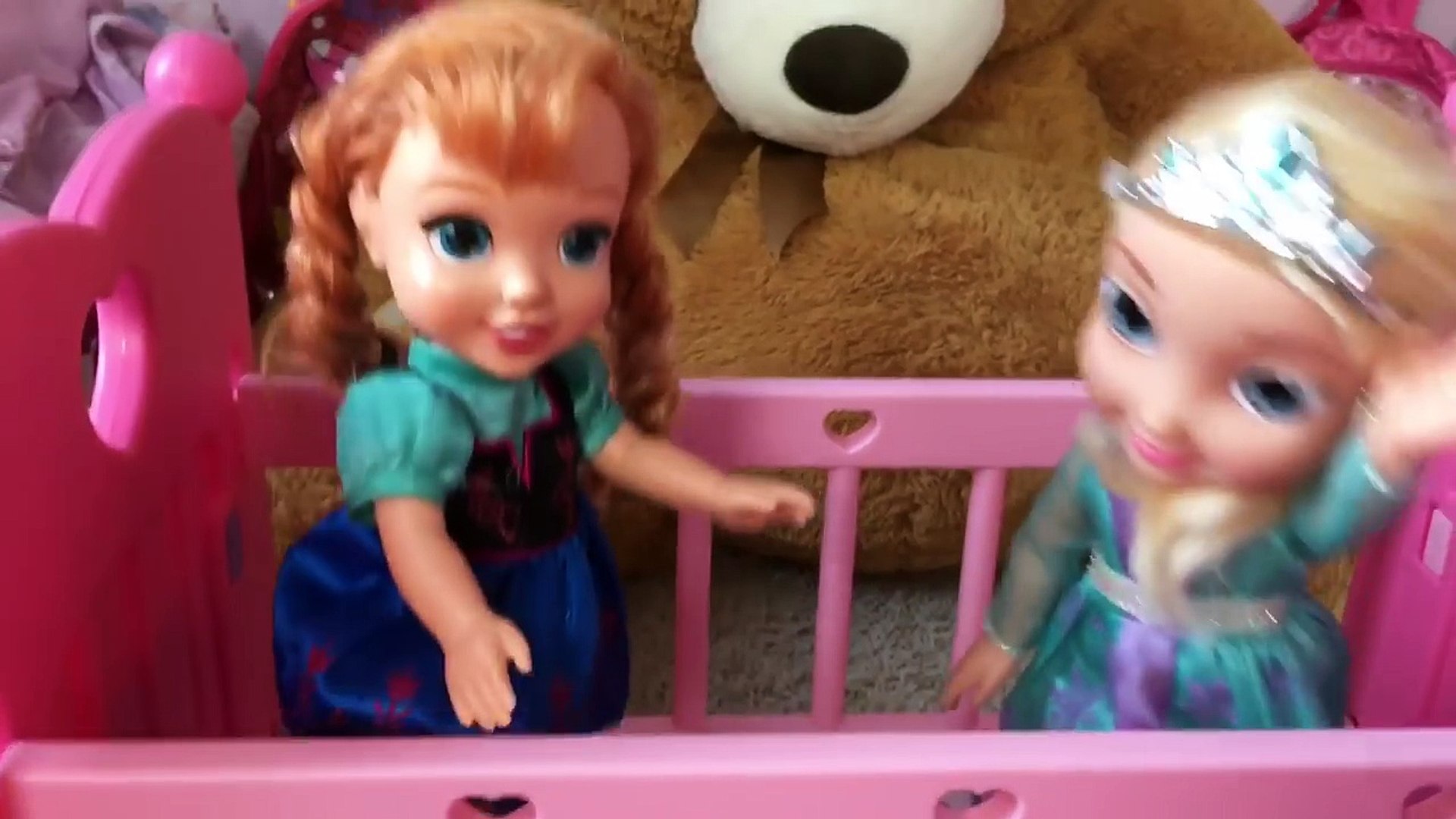 Elsa and anna come play with me back to school Picture Day Elsa And Anna Toddlers School Barbie Is Teacher Youtube