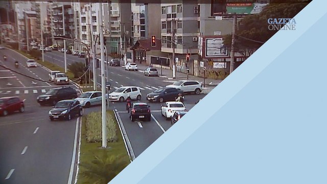 Jovem é assaltada antes das 7h da manhã em ponto de ônibus