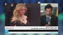 جوليا روبرتس تثير جدلا لمرورها على البساط الأحمر حافية