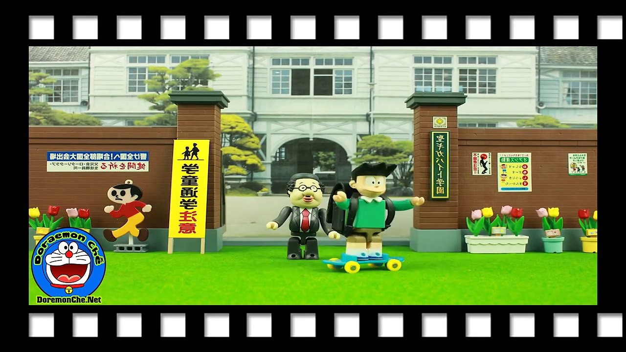 Doremon Chế Đồ Chơi Trẻ Em - Nobita Đi Học Trễ Bị Phạt Dọn Nhà Vệ Sinh