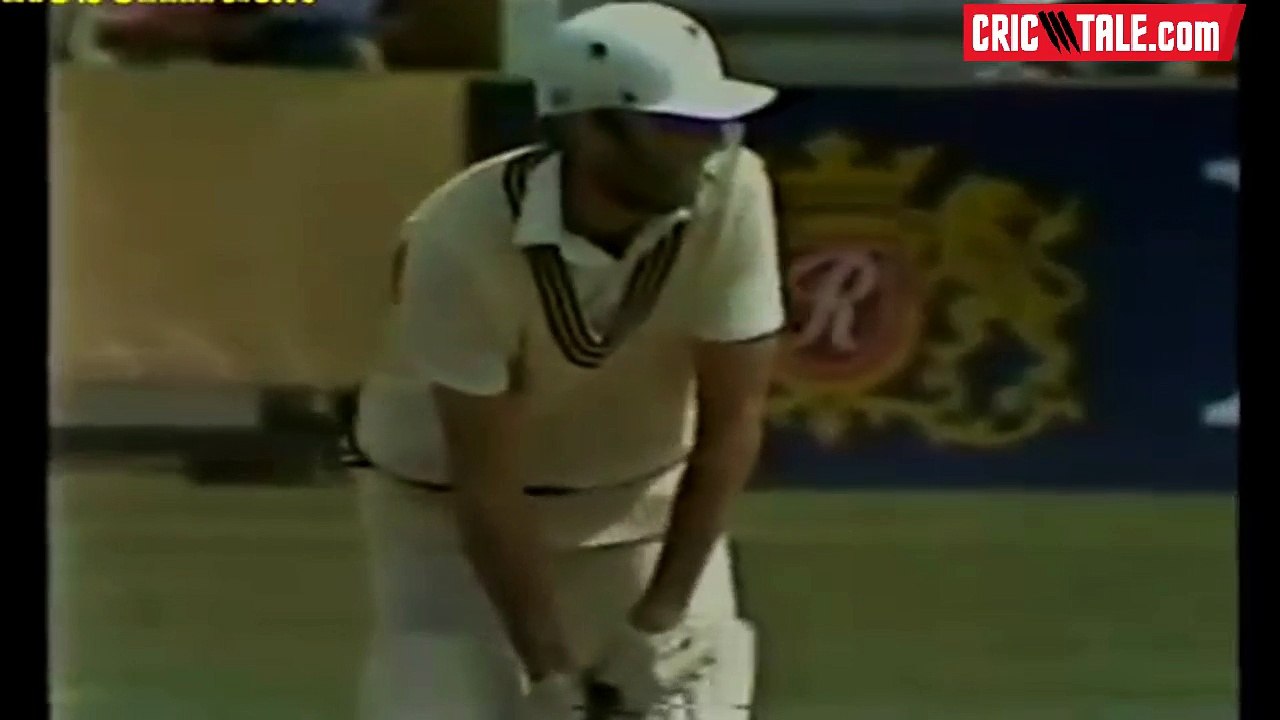 Wasim Akram ignores umpire and tries to kill a #11 batsman -