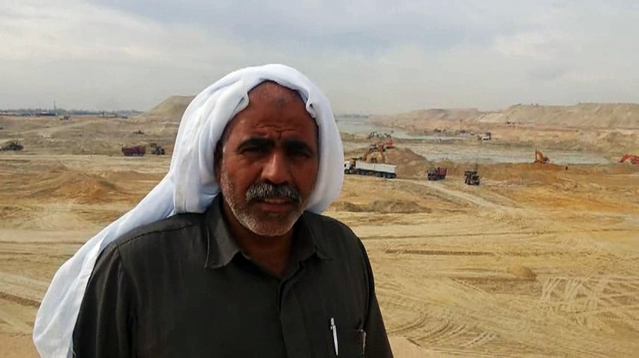 الشيخ ناصر العيادى امين المجلس القومى لشئون القبائل العربية فى مواقع الحفر بقناة السويس الجديدة ديسمبر2014
