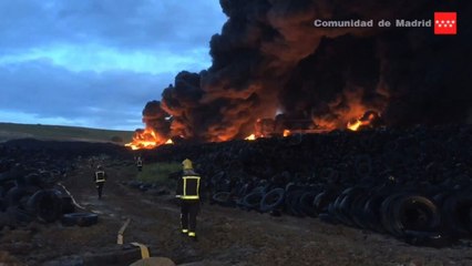 Espagne: incendie d'une gigantesque décharge de pneus, des milliers évacués