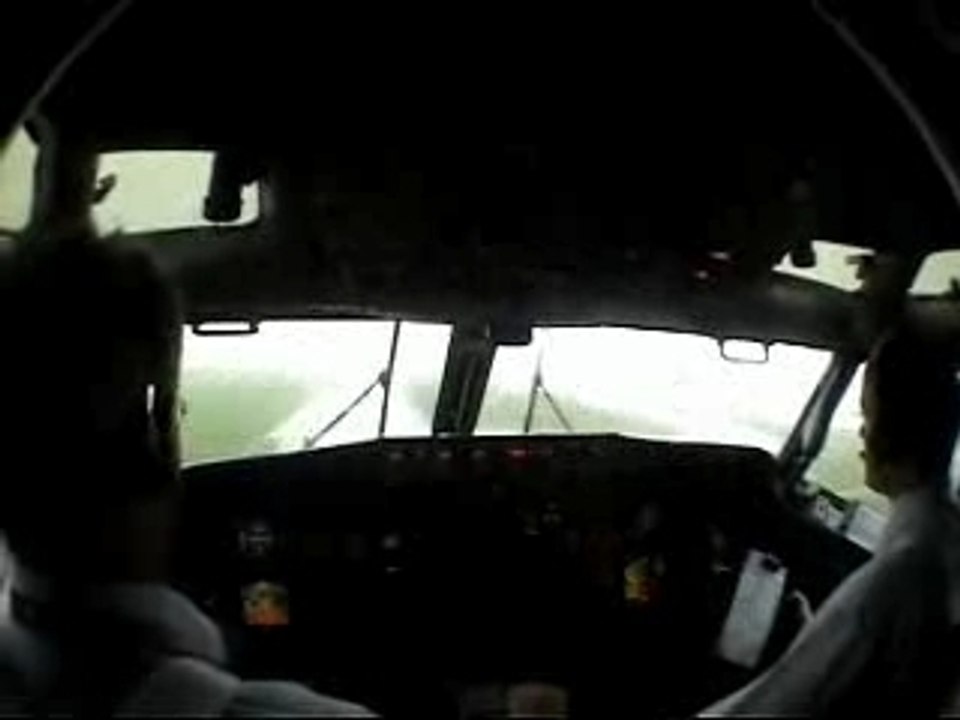 Approche dans une forte pluie