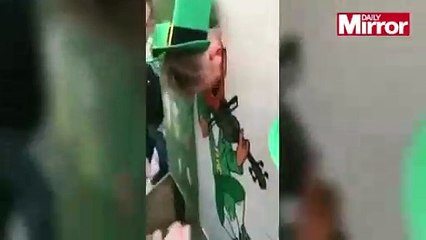 Застрял в подставке для фото