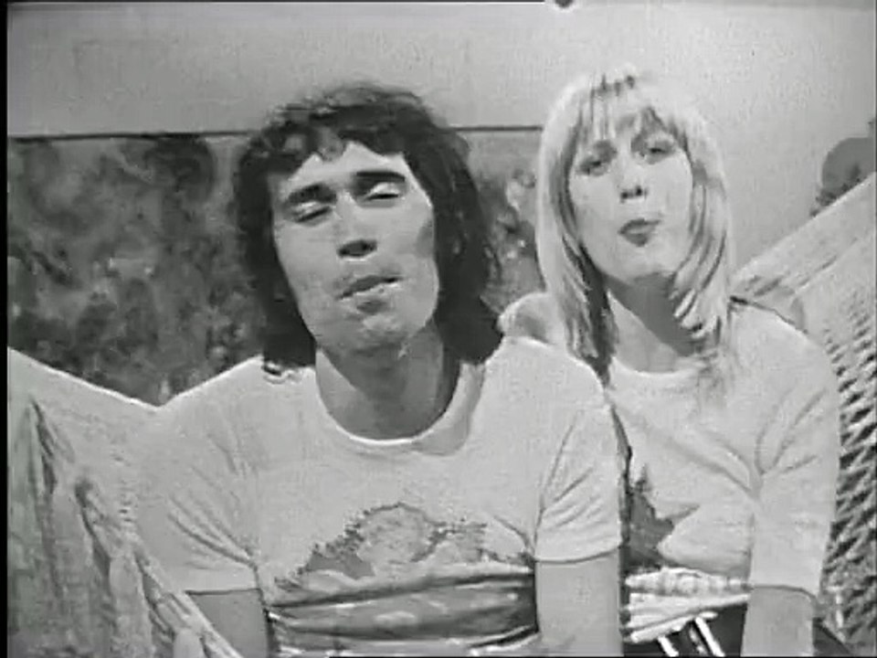 5 JUIN 71 LE SEUL BEBE QUI NE PLEURE PAS