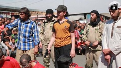 Çocuklar Gülerek Adam Öldürdü! IŞİD Bunu da Yaptı