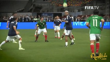 Ronaldinho With A Crazy No-Look Assist vs Mexican All Stars!