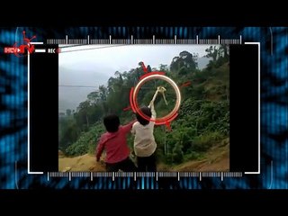 Trẻ con vùng cao mạo hiểm đu dây điện hàng ngày