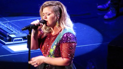 Kelly Clarkson Covering Purple Rain