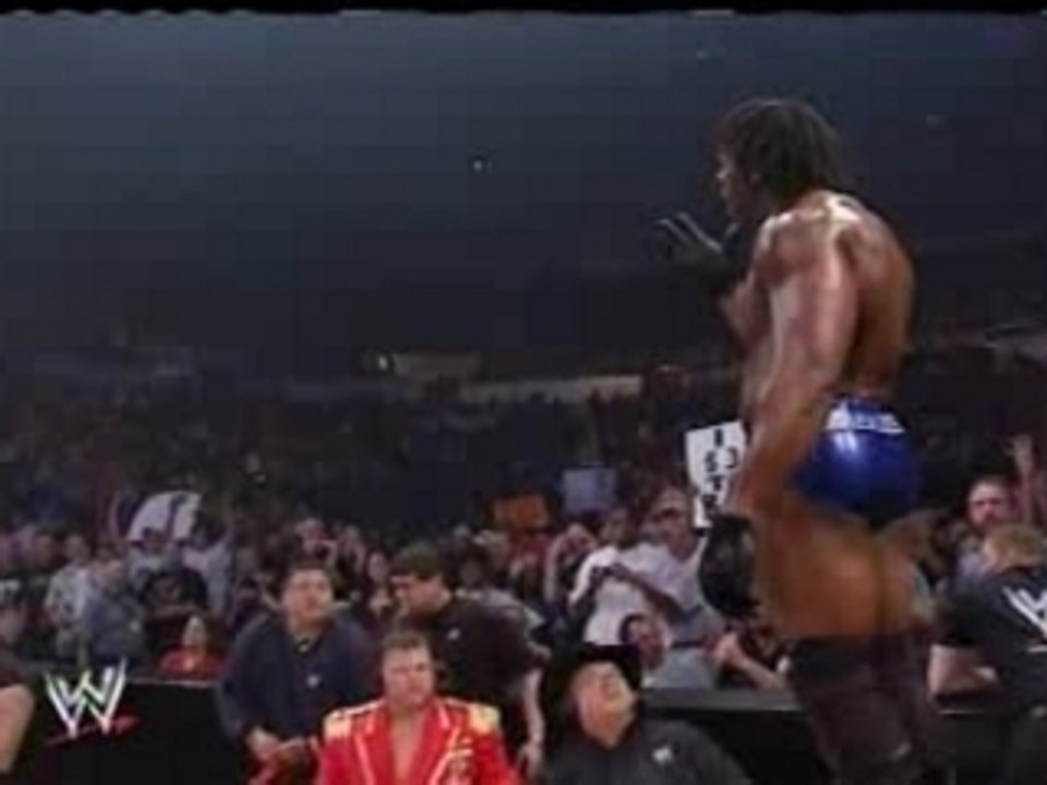 WWE - Booker T Axekicks Big Show trough a table