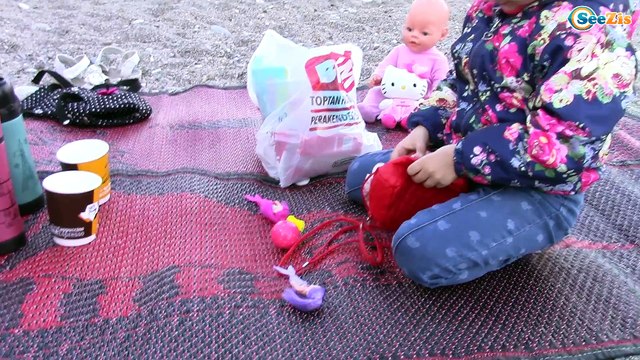 Кукла Беби Борн и Ярослава. Пикник на берегу моря. Видео для детей. Doll Baby Born