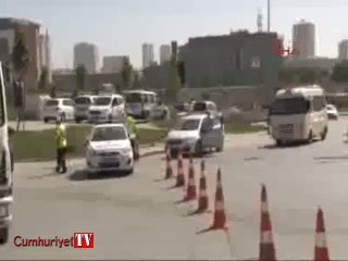Sümeyye'nin düğünü trafiği kitledi, sürücüler isyanda