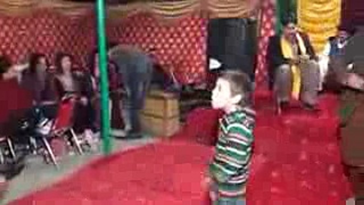 Amazing Break Dance of little boy, Little Michael Jackson of Pakistan -