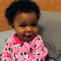 Ce beau bébé est hilarant