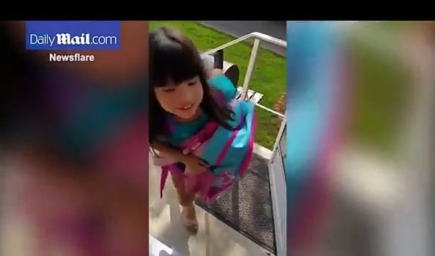 Questa Bambina rivede il suo Cagnolino che si era perso da due anni