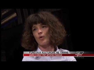 Çadra e Cirkut pret artisten franceze - News, Lajme - Vizion Plus