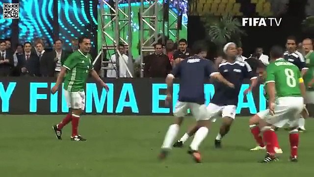 Ronaldinho'dan müthiş asist!