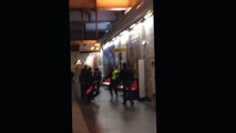 Des gars se battent à coup d'extincteur dans le métro de paris