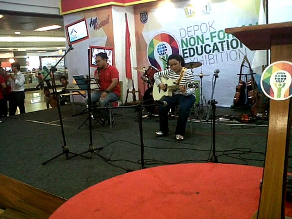 Nadin's Perform at D Mall