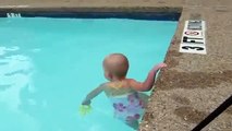 This Baby Swims Like a Champ فيديو محير لطفل يسبح بشكل رائع