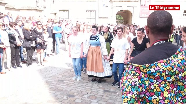 Quimper. Danse bretonne et hip-hop réunis